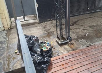 Infraccionaron a un local nocturno por residuos dispersos en su vereda