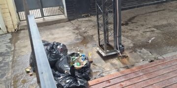 Infraccionaron a un local nocturno por residuos dispersos en su vereda