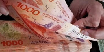 El Banco Central prevé emitir billetes de $20.000 y $50.000