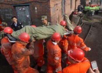 China: al menos 12 muertos por un accidente en una mina de carbón