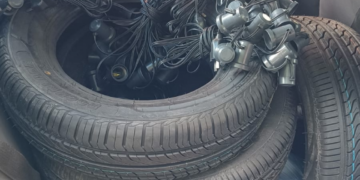 La policía secuestró 12 neumáticos sin aval legal