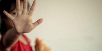 Hombre de 75 años fue acusado de abusar de una nena de 8 años