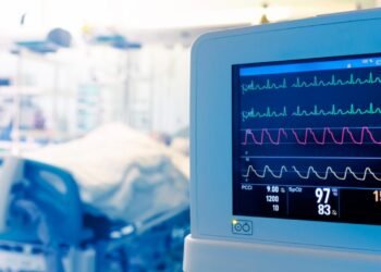 Policía chocó un acoplado estacionado y se encuentra en grave estado