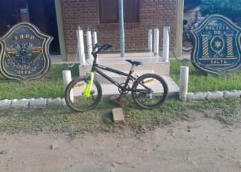 La policía secuestró marihuana y una bicicleta robada