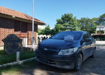 La policia recuperó un auto y dos motos