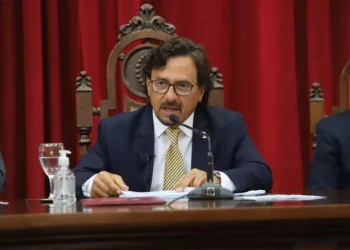 Sáenz le pidió a los legisladores nacionales que repliquen el DNU de Salta de cobro en la atención médica a extranjeros