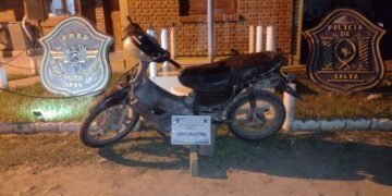 La policía recuperó dos motos robadas y un gazebo