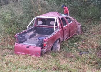 Camioneta volcó en la Ruta Nacional 50