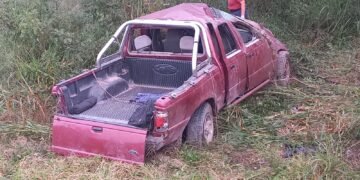 Camioneta volcó en la Ruta Nacional 50