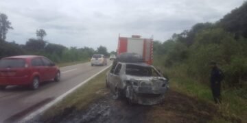 Se incendió un auto sobre la Ruta 34