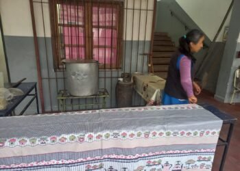 Alumnos de la Escuela de Comercio “Julio Cortes” reciben el servicio de copa de leche