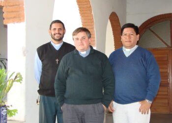 Sacerdotes celebran 25 años de su consagración