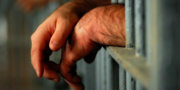 Condenado a la cárcel por amenazar a sus vecinos