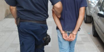 Intentó robar en un depósito y lo detuvieron cuando robaba en una casa