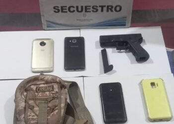 Joven portaba réplica de un arma de fuego, fue detenido