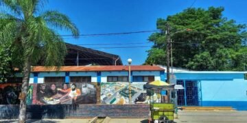 Robaron tres veces en una escuela, rompieron otra y los mandaron a la casa