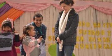 Cristina Fiore recorrió escuelas de Colonia Santa Rosa