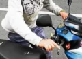 Lo acusaron de robarle la moto a su abuelo