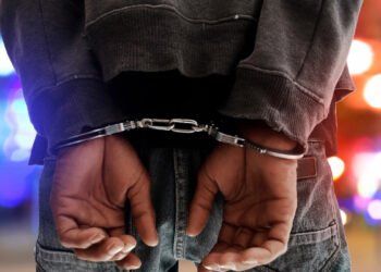 Lo sorprendieron robando dentro de una vivienda