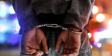 Lo sorprendieron robando dentro de una vivienda