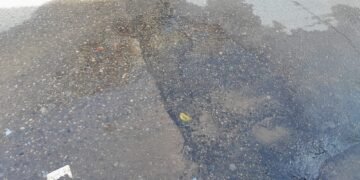 Vecinos denuncian una pérdida de agua