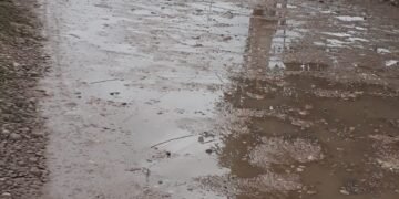 Vecinos denuncian una importante pérdida de agua