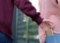 Lo detuvieron cuando intentaba robarle el celular a una mujer
