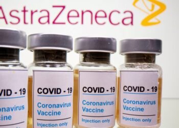 Mujer demandó por casi $ 100 a Astrazeneca y el gobierno nacional