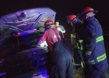 Circulaban sobre Ruta 50 y chocaron un caballo