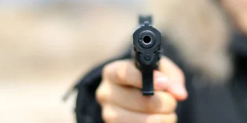 Lo imputaron por amenazar a dos trabajadores con un arma de fuego