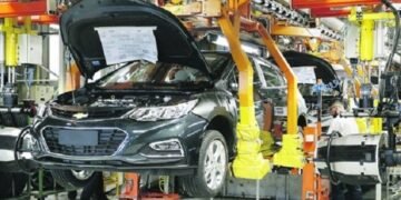 Seis automotrices pararon su producción ante la caída de las ventas