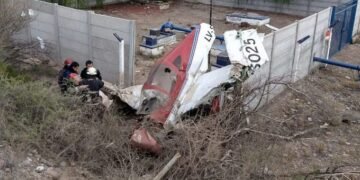 Cayó una avioneta y sus ocupantes salieron caminando