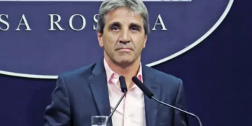 El Gobierno da marcha atrás con los aumentos de luz, gas y combustibles en julio