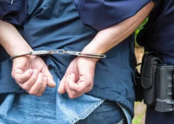 Lo detuvieron por agredir y lesionar al personal policial