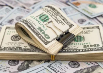 El dólar “blue” volvió a subir y rompió su propio récord