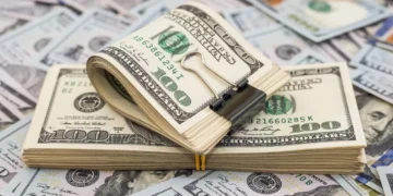 El dólar “blue” volvió a subir y rompió su propio récord