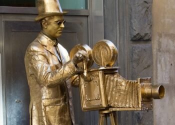 Las Estatuas Vivientes llegan a Hipólito Yrigoyen