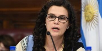 La Ministro de Educación, Cristina Fiore, llega este lunes a Orán