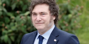 Milei encabeza un acto por el Día de la Bandera en Rosario