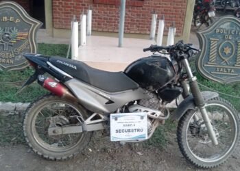 La policía recuperó en Orán una moto Honda robada en Tartagal