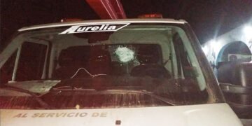 Vándalos rompieron el parabrisas de un móvil de Oranluz