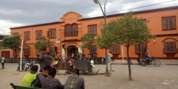 Sentada y abrazo solidario en la Escuela Técnica 3.134 de Orán