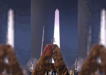 Tragedia en el Obelisco: Murió un hincha que se había trepado a un cartel