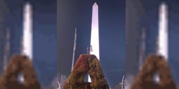 Tragedia en el Obelisco: Murió un hincha que se había trepado a un cartel