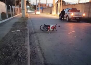 Perdió el control de su moto y se encuentra en estado crítico