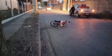 Perdió el control de su moto y se encuentra en estado crítico