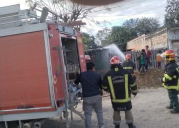 Se incendió una pequeña casa de madera