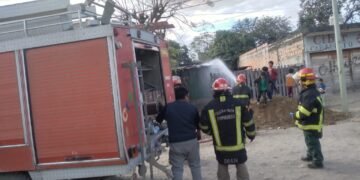 Se incendió una pequeña casa de madera