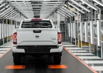 Renault y Nissan suspendieron su producción