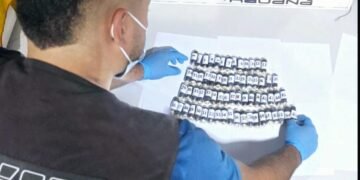 Detuvieron a un hombre con 65 cápsulas de cocaína en su estómago